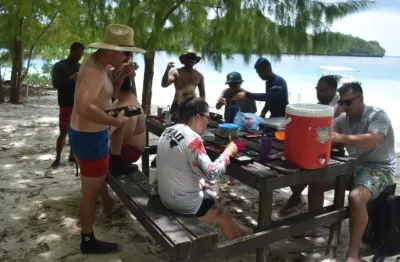 Lunch at the beach in Palaut